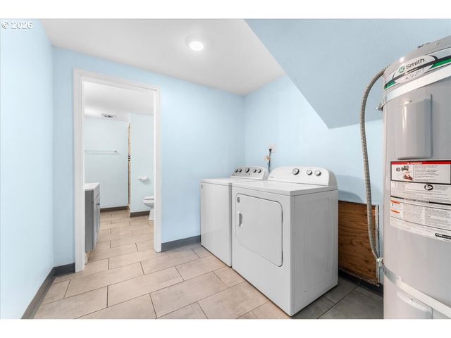 948 Ne QUEENS Ln, Hillsboro, OR 97124