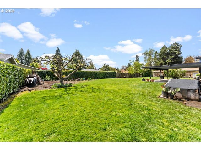 948 Ne QUEENS Ln, Hillsboro, OR 97124