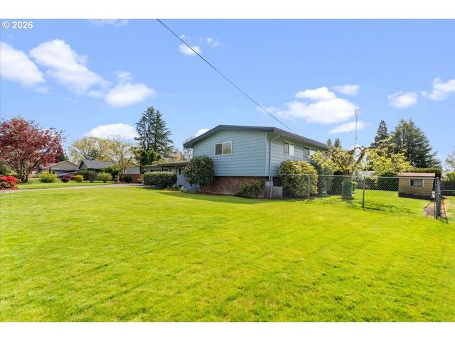 948 Ne QUEENS Ln, Hillsboro, OR 97124