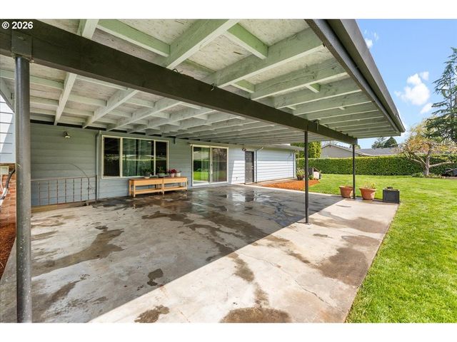 948 Ne QUEENS Ln, Hillsboro, OR 97124