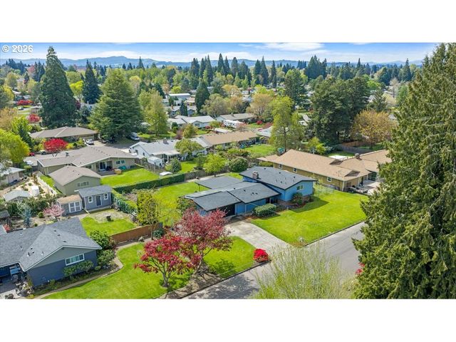 948 Ne QUEENS Ln, Hillsboro, OR 97124