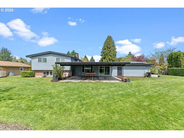 948 Ne QUEENS Ln, Hillsboro, OR 97124