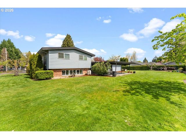 948 Ne QUEENS Ln, Hillsboro, OR 97124