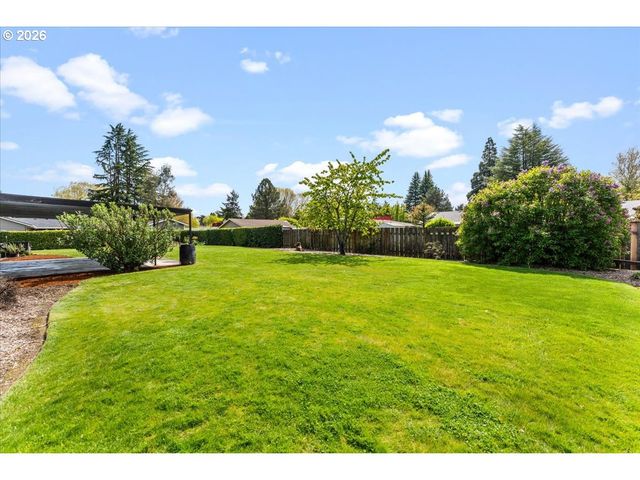948 Ne QUEENS Ln, Hillsboro, OR 97124