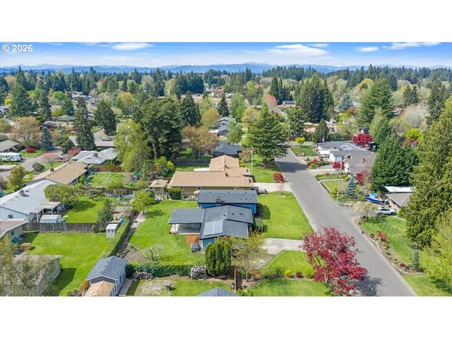 948 Ne QUEENS Ln, Hillsboro, OR 97124