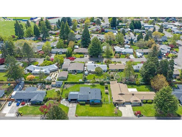 948 Ne QUEENS Ln, Hillsboro, OR 97124