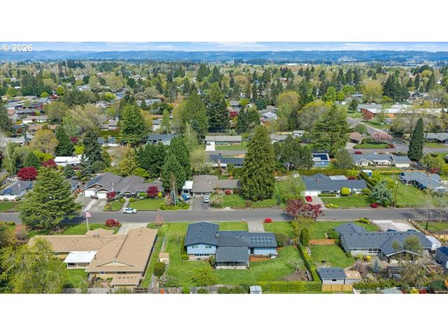 948 Ne QUEENS Ln, Hillsboro, OR 97124