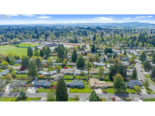 948 Ne QUEENS Ln, Hillsboro, OR 97124