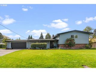 948 Ne QUEENS Ln, Hillsboro, OR 97124