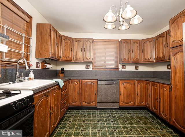 7313 SCHOOL LN, Baltimore, MD 21222