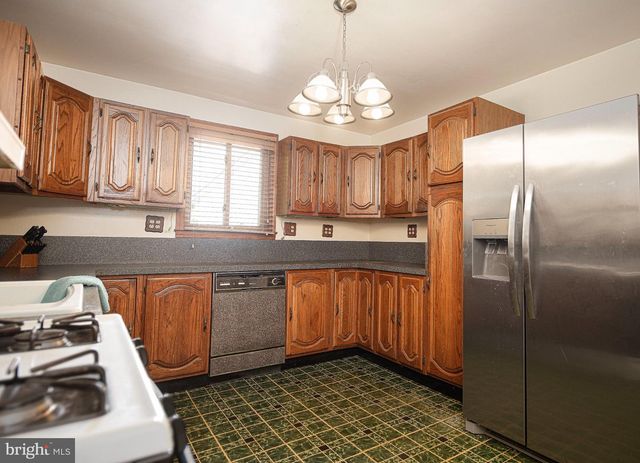 7313 SCHOOL LN, Baltimore, MD 21222