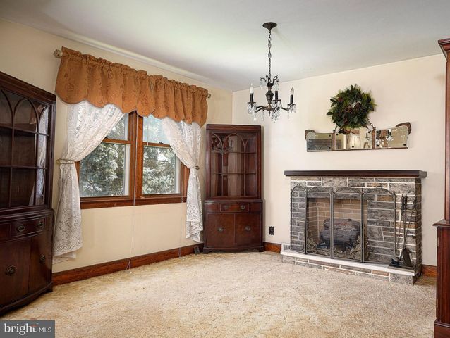 7313 SCHOOL LN, Baltimore, MD 21222