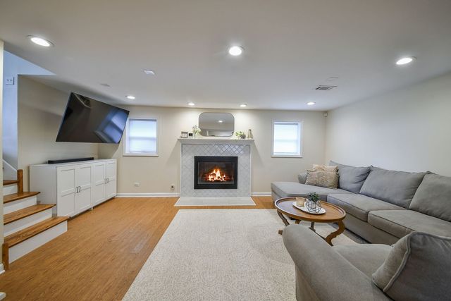 312 Spring Avenue, Glen Ellyn, IL 60137