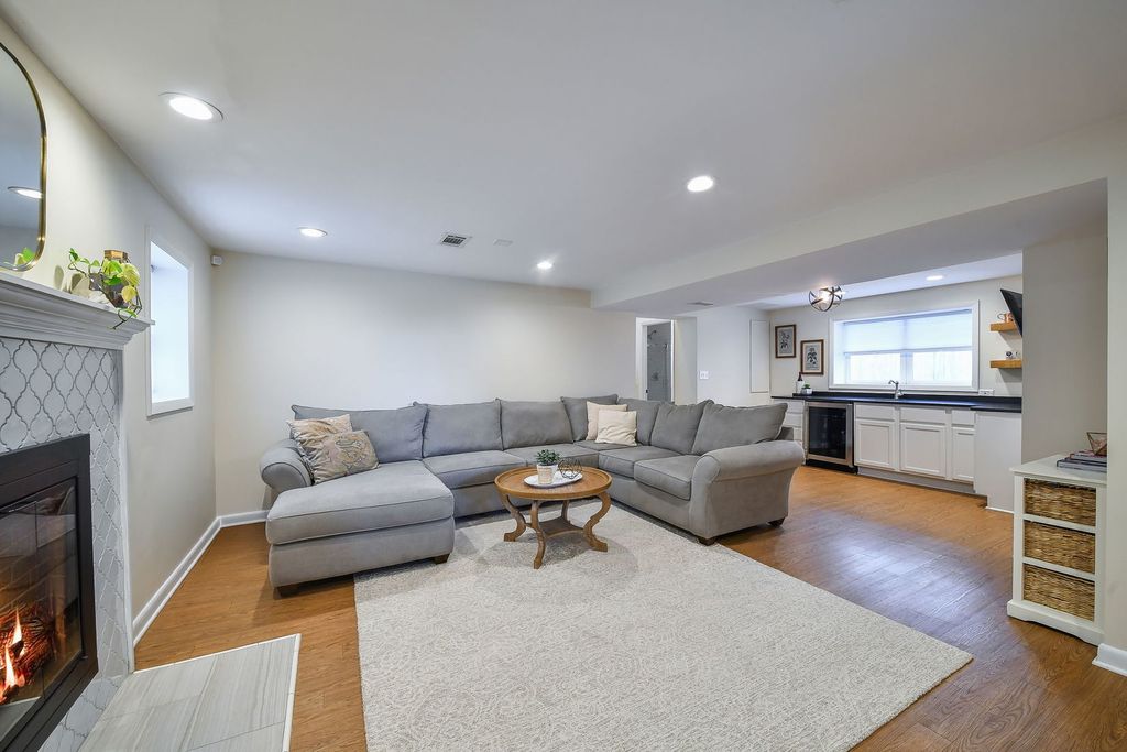 Image 11 of property listing at 312 Spring Avenue, Glen Ellyn, IL 60137