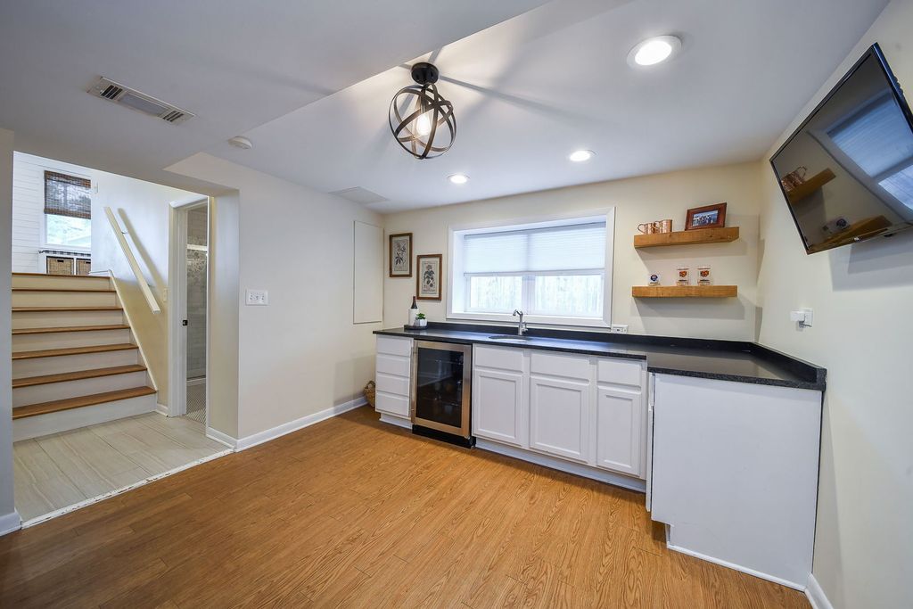 Image 12 of property listing at 312 Spring Avenue, Glen Ellyn, IL 60137