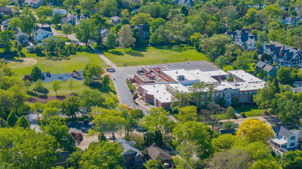 Image 30 of property listing at 312 Spring Avenue, Glen Ellyn, IL 60137