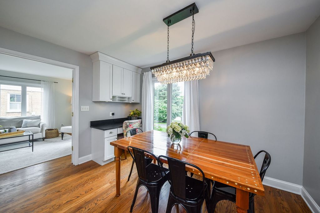 Image 6 of property listing at 312 Spring Avenue, Glen Ellyn, IL 60137