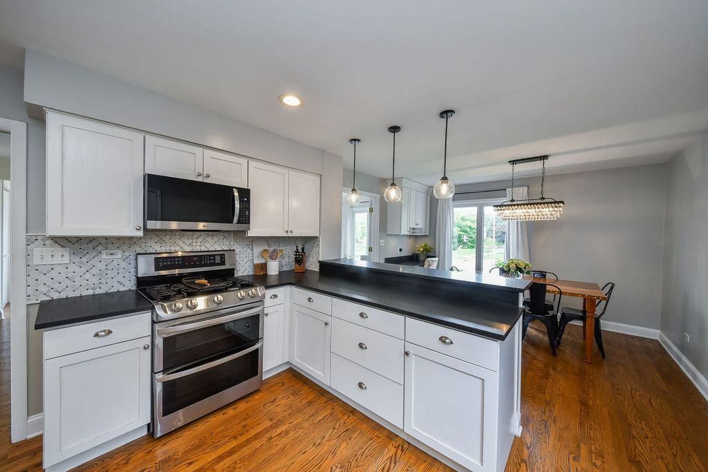 Image 7 of property listing at 312 Spring Avenue, Glen Ellyn, IL 60137