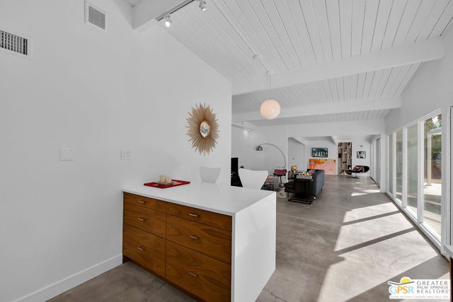 271 N Easmor Circle, Palm Springs, CA 92262