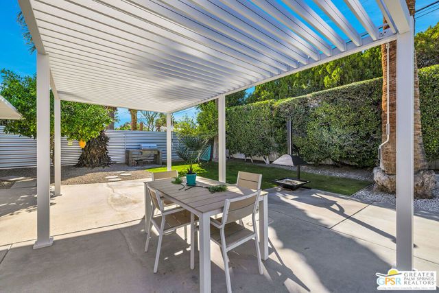 271 N Easmor Circle, Palm Springs, CA 92262