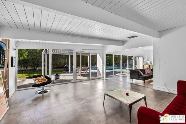 271 N Easmor Circle, Palm Springs, CA 92262