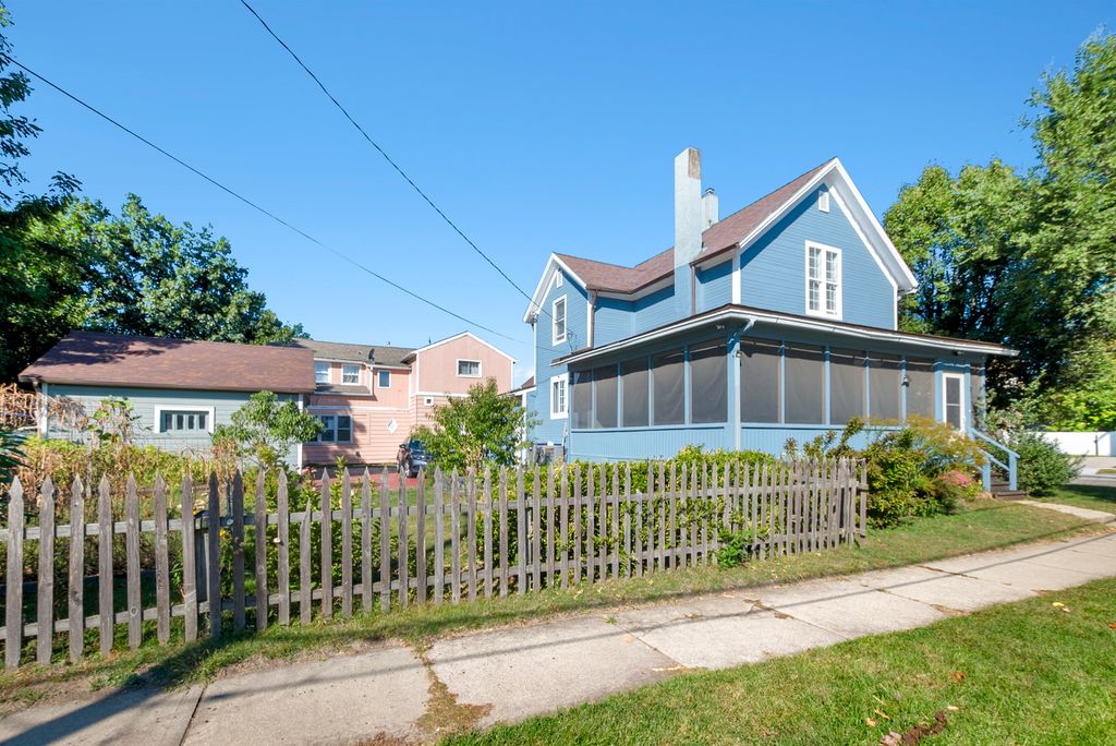 302 Griswold Street, Elgin, IL 60123