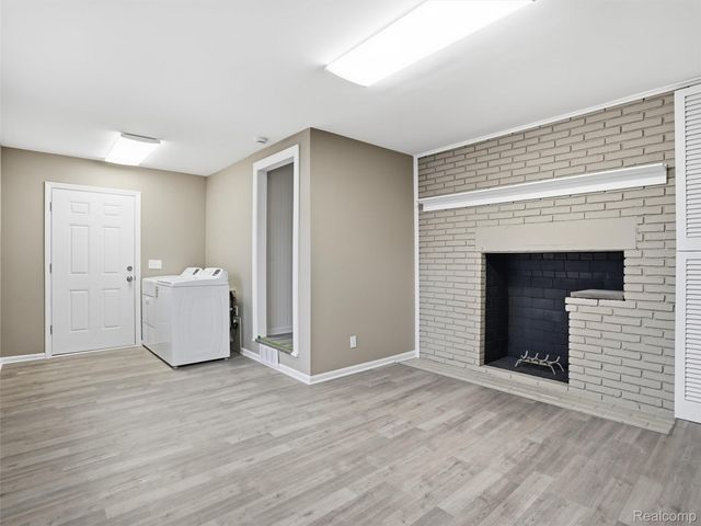 23433 Carlisle Avenue, Hazel Park, MI 48030