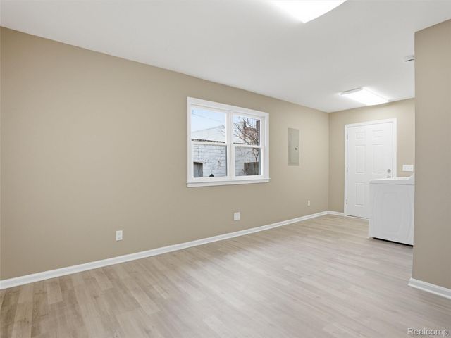 23433 Carlisle Avenue, Hazel Park, MI 48030