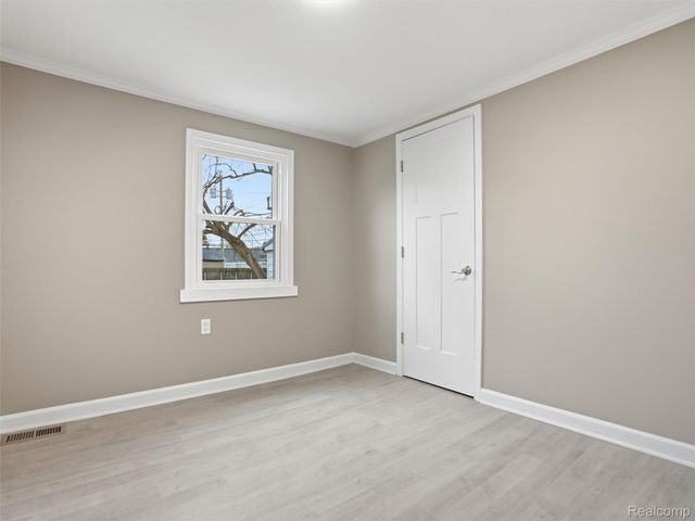 23433 Carlisle Avenue, Hazel Park, MI 48030