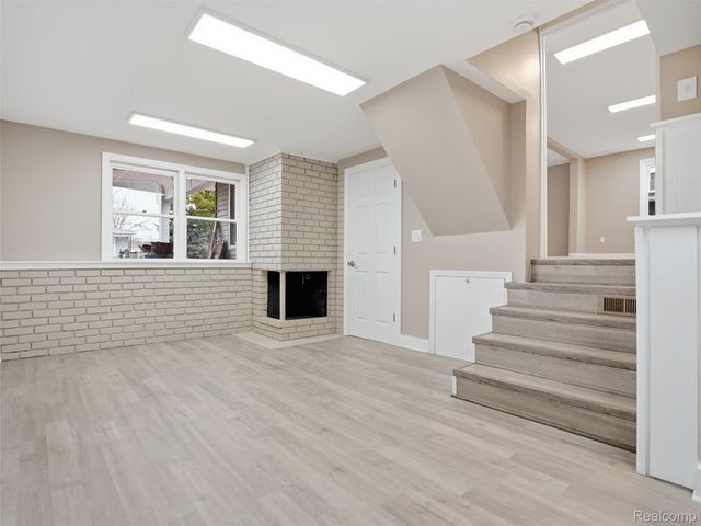 23433 Carlisle Avenue, Hazel Park, MI 48030