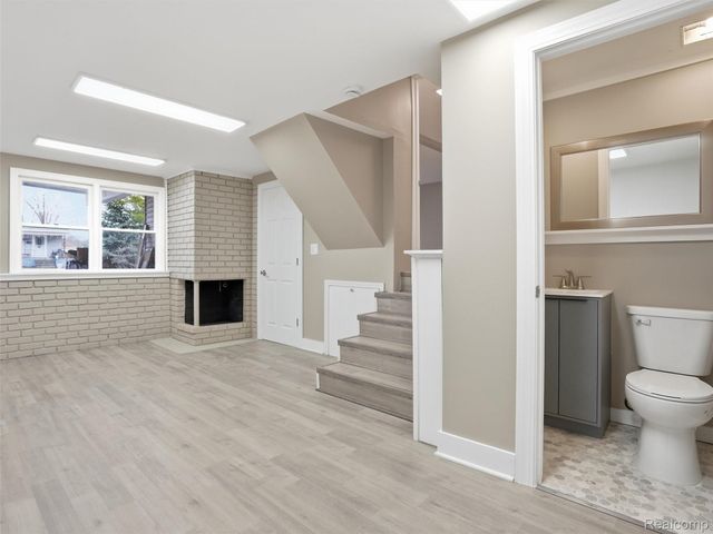 23433 Carlisle Avenue, Hazel Park, MI 48030