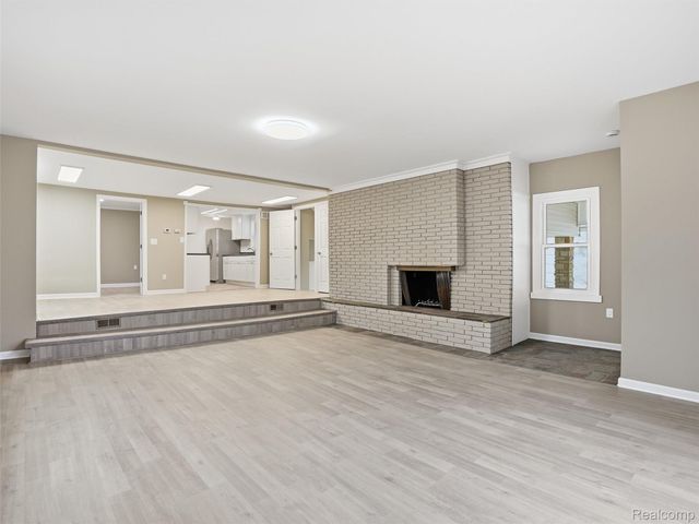 23433 Carlisle Avenue, Hazel Park, MI 48030