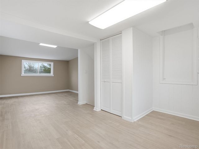 23433 Carlisle Avenue, Hazel Park, MI 48030