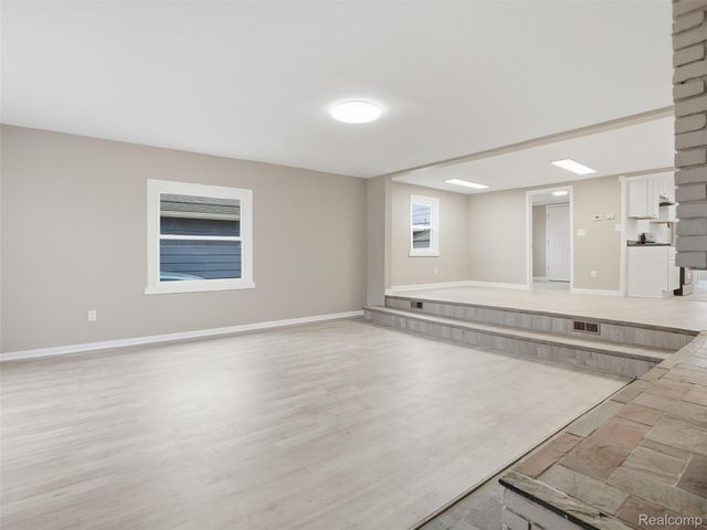 23433 Carlisle Avenue, Hazel Park, MI 48030