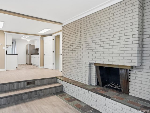 23433 Carlisle Avenue, Hazel Park, MI 48030