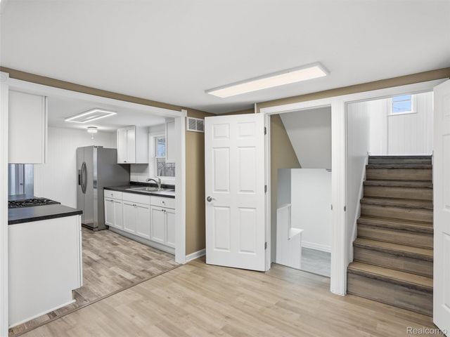 23433 Carlisle Avenue, Hazel Park, MI 48030