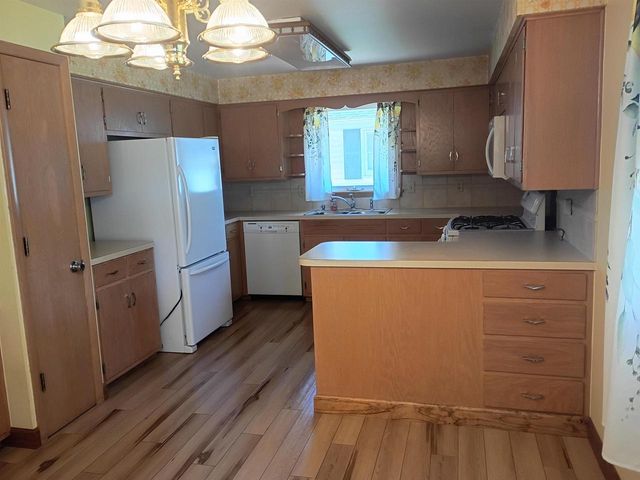 310 S MATTHEW STREET, Kimberly, WI 54136