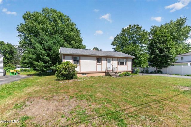17 Pheasant Court, North Greenbush, NY 12198