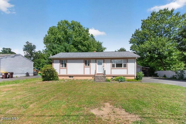 17 Pheasant Court, North Greenbush, NY 12198