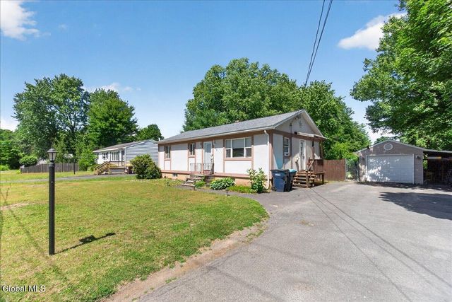 17 Pheasant Court, North Greenbush, NY 12198