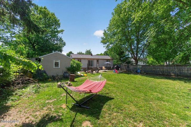 17 Pheasant Court, North Greenbush, NY 12198