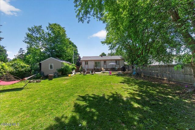 17 Pheasant Court, North Greenbush, NY 12198