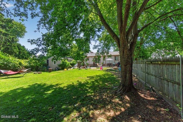 17 Pheasant Court, North Greenbush, NY 12198