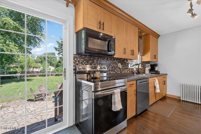 17 Pheasant Court, North Greenbush, NY 12198