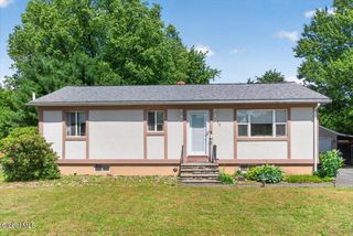 17 Pheasant Court, North Greenbush, NY 12198