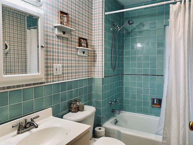 1952 COOK Avenue, Erie, PA 16510