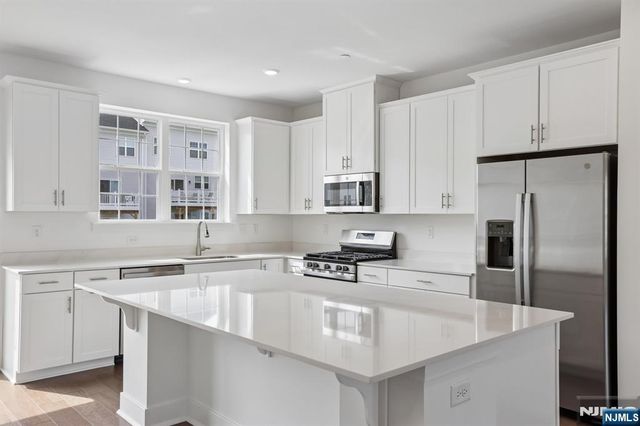 69 Eastwood Terrace, East Hanover Twp, NJ 07936