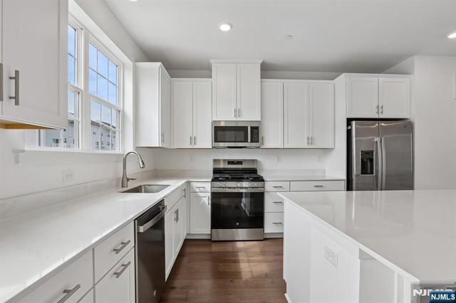 69 Eastwood Terrace, East Hanover Twp, NJ 07936