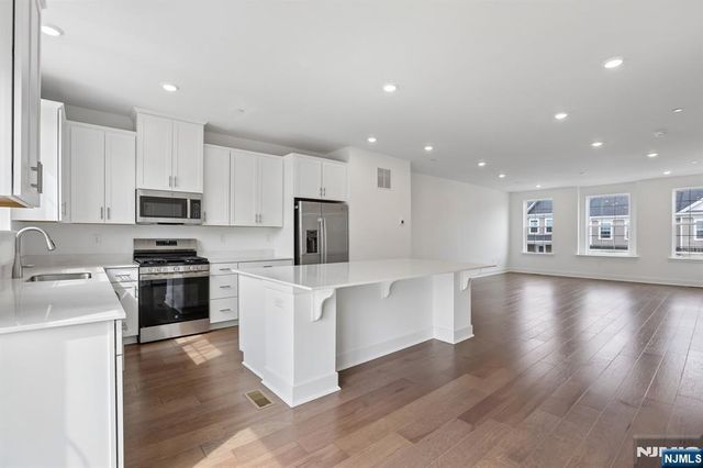 69 Eastwood Terrace, East Hanover Twp, NJ 07936
