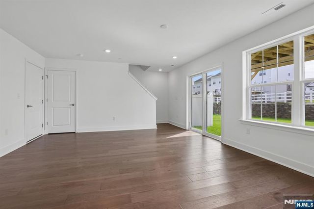 69 Eastwood Terrace, East Hanover Twp, NJ 07936